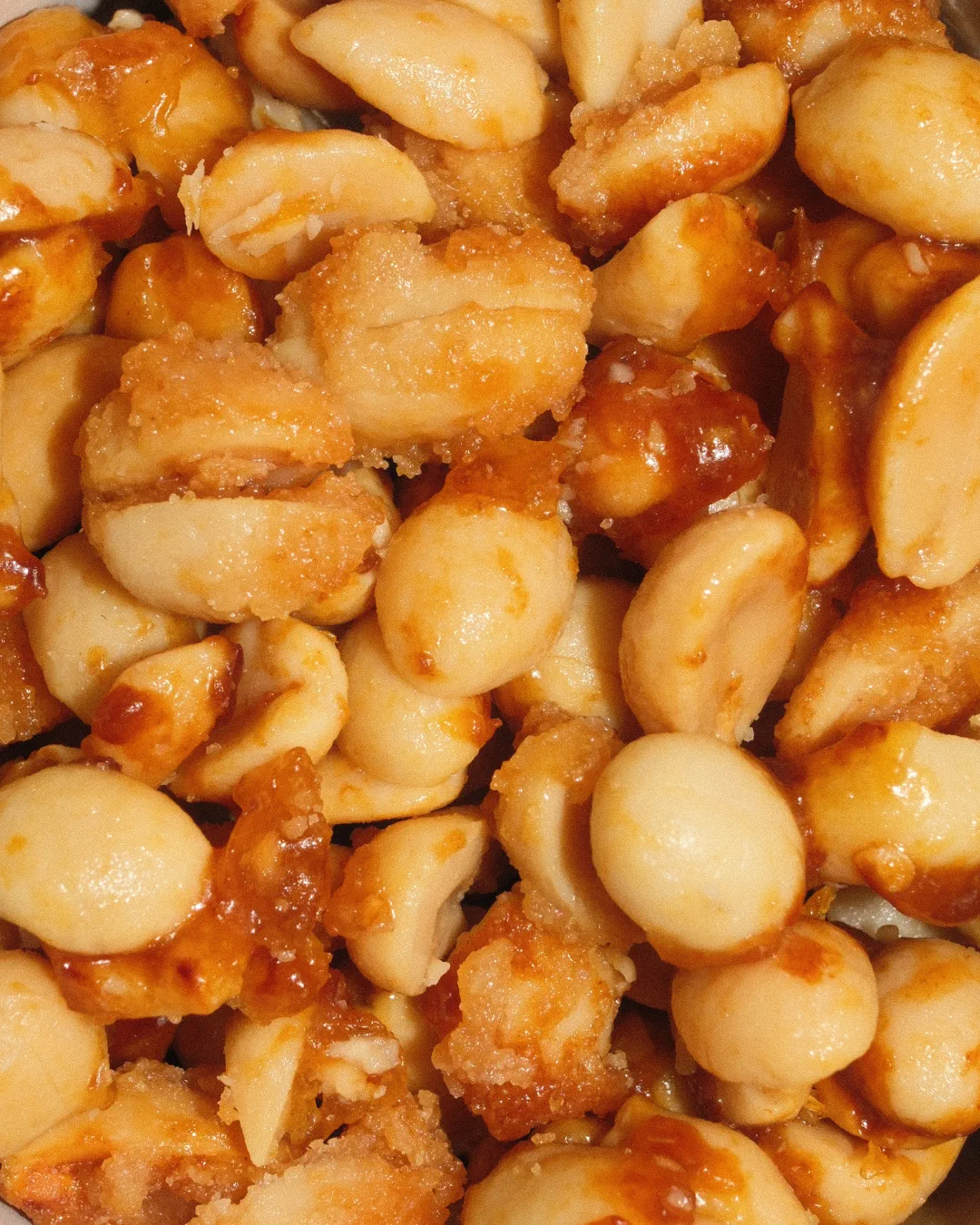 Karamelize yer fıstığı yakın plan fotoğrafı