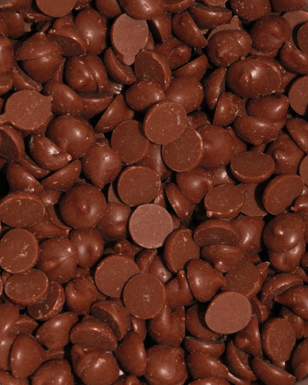 Sütlü çikolata parçacıkları yakın plan fotoğrafı